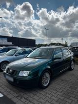 Volkswagen Vw Bora 1.6 Schalter TÜV Neu - Volkswagen Bora in Bielefeld