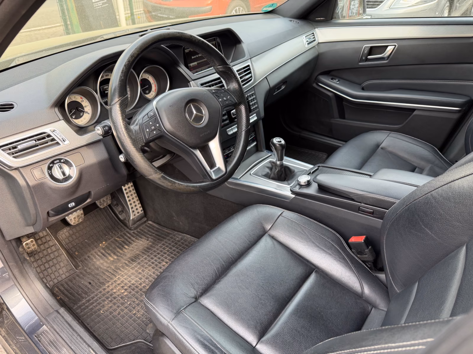 Mercedes-Benz E 220 E T-Modell E 220 CDI AMG LINE *SCHALTER