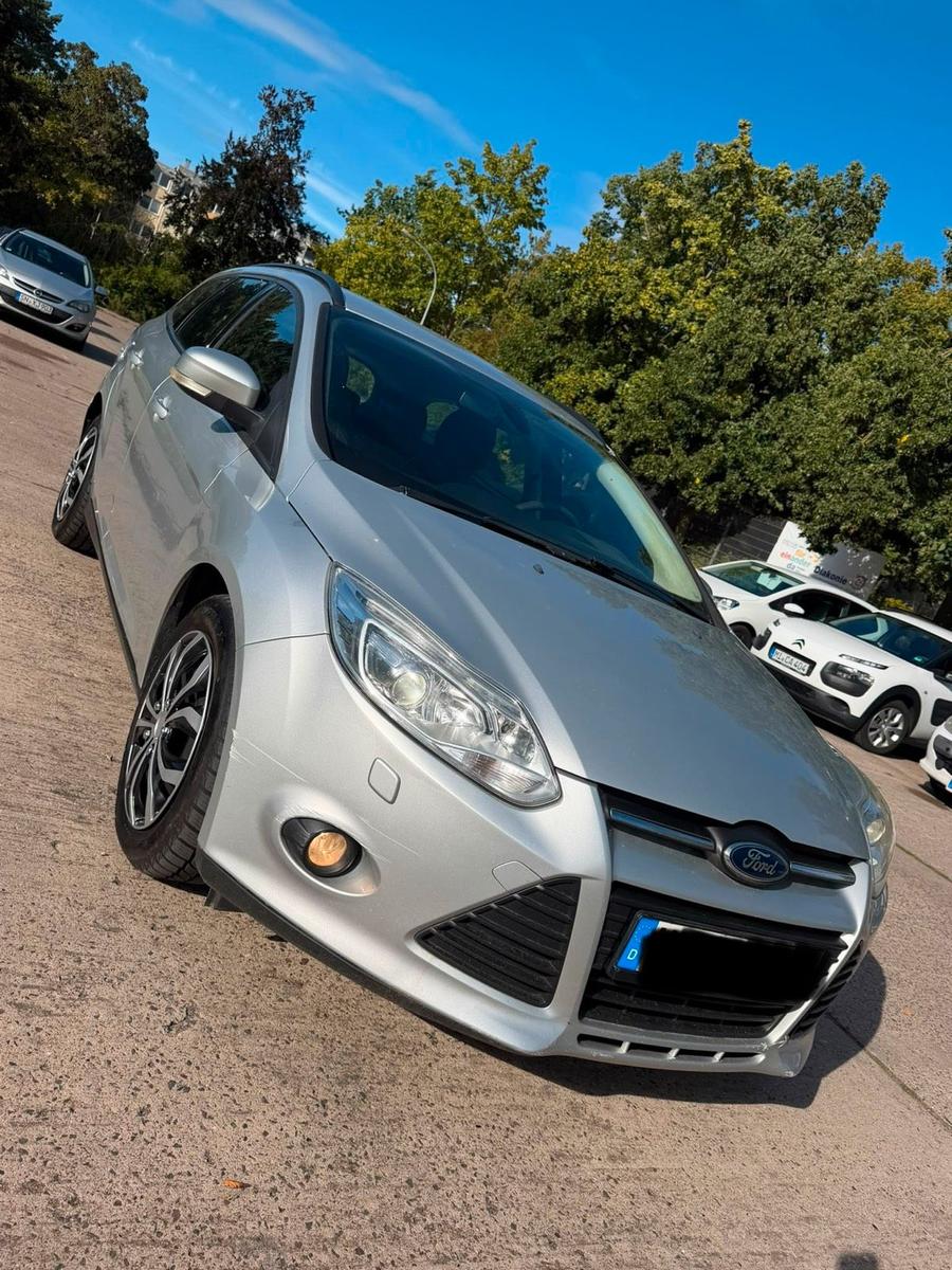 Ford Focus 2014 — rear view