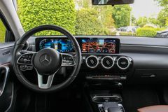 MERCEDES-BENZ A 200 / BUSINESS PAKET / NAVIGATION