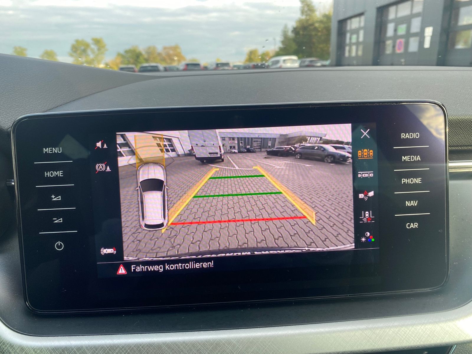 Fahrzeugabbildung SKODA Kamiq 1.5l TSI ACT TOUR *LED*NAV*ACC*KAMERA*PDC*