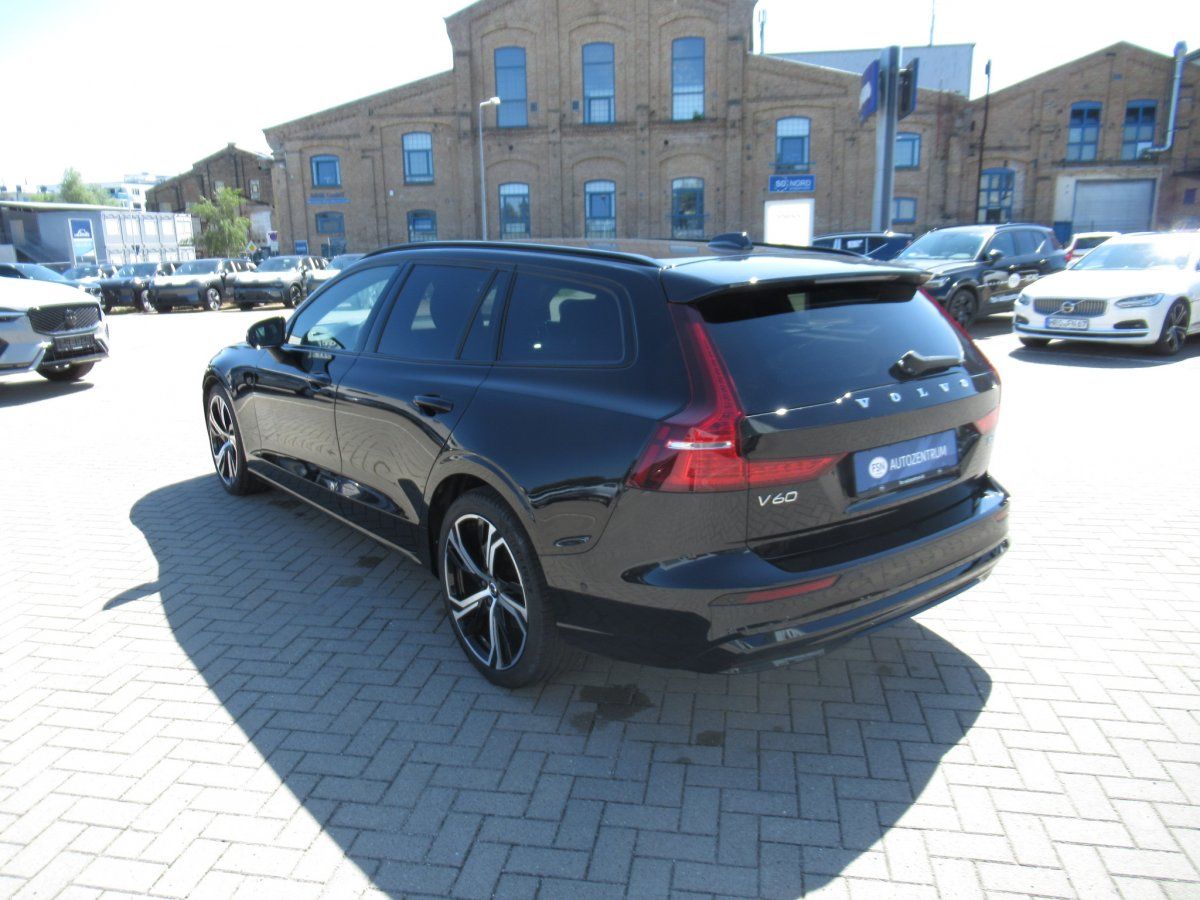 Volvo V60 B4 Benzin Plus Dark Automatik imagem 3