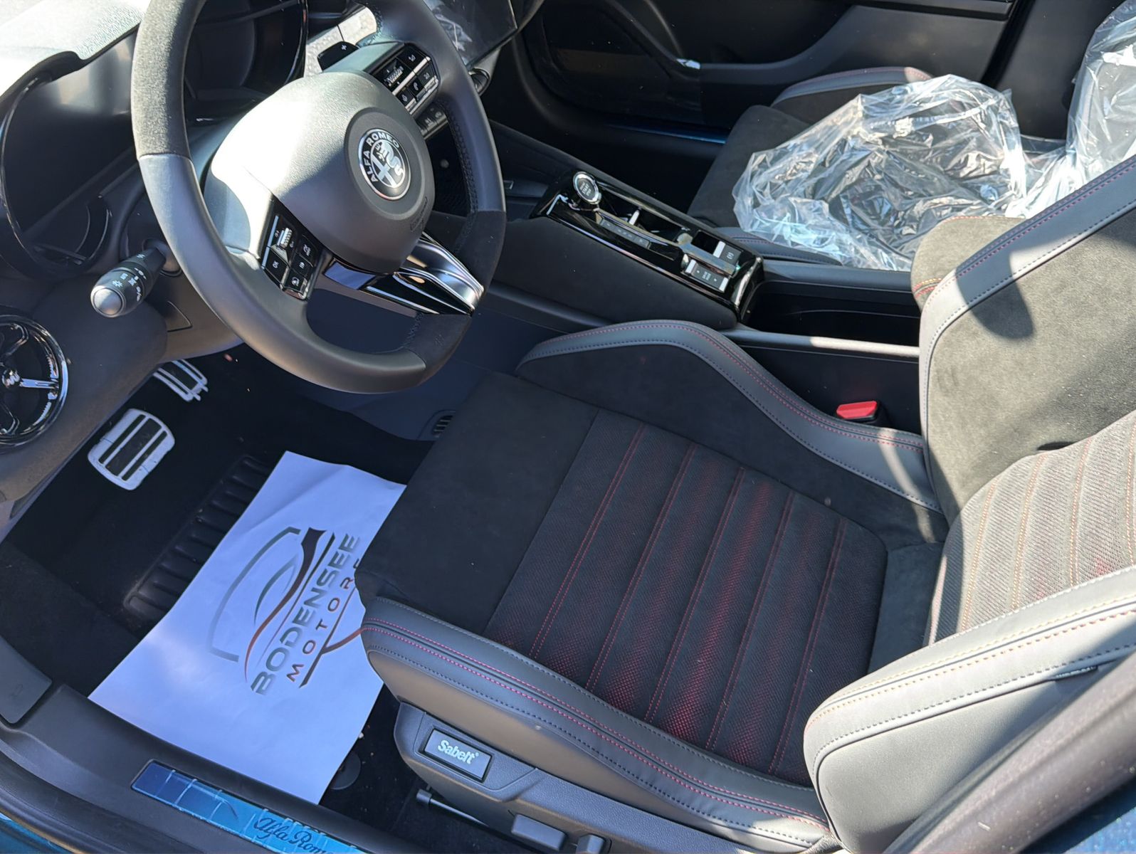 Fahrzeugabbildung Alfa Romeo Junior Sport-/Technologie-Paket, ab 298 € i.M.