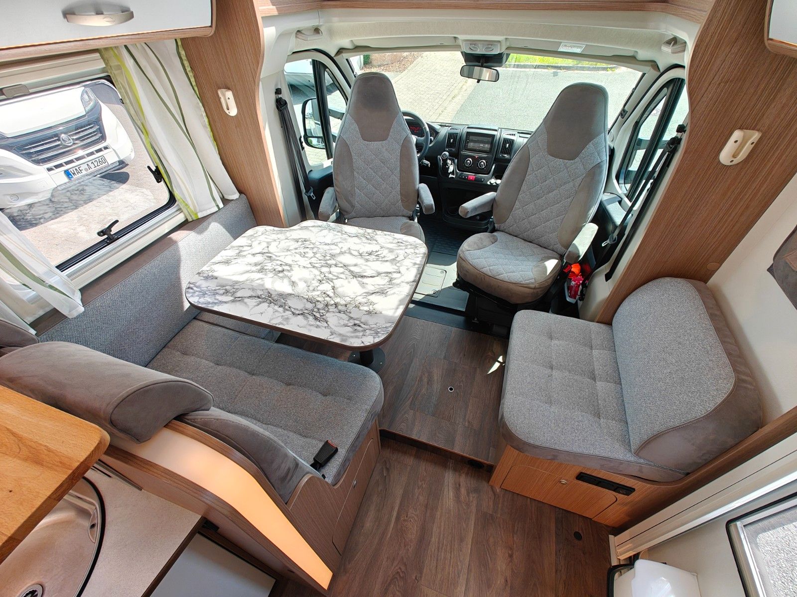 Fahrzeugabbildung Carado T-447 Clever+ Edition - SAT, TV, A/T, Hubbett -