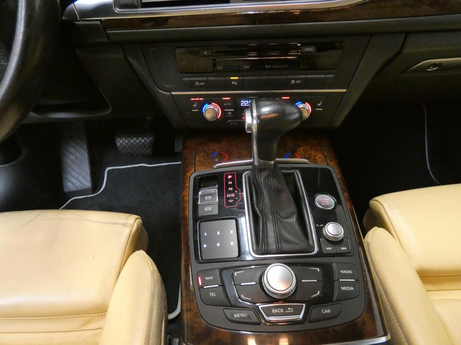 Audi A6 Avant 3.0 TDI*NaviMMI*Leder*Xenon*PDC*Kamera