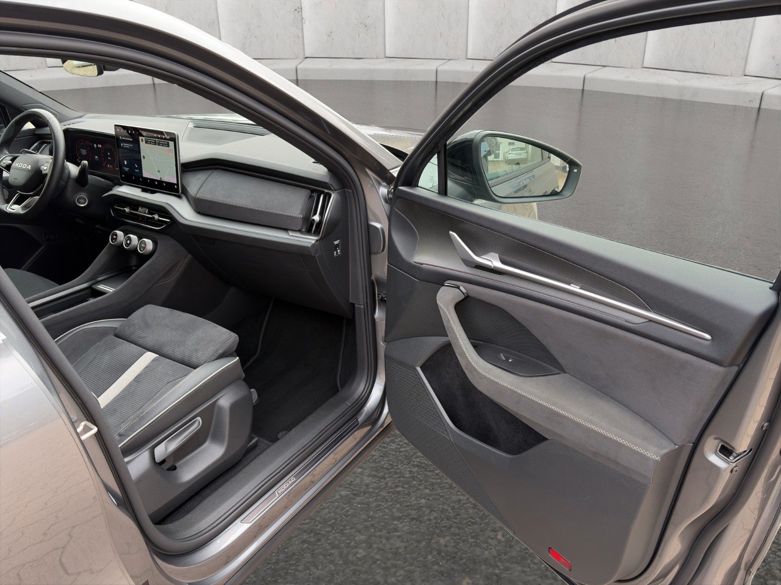 Fahrzeugabbildung SKODA Kodiaq 1.5 TSI Sportline*DSG*7-Sitzer*ViCo*SHZ*