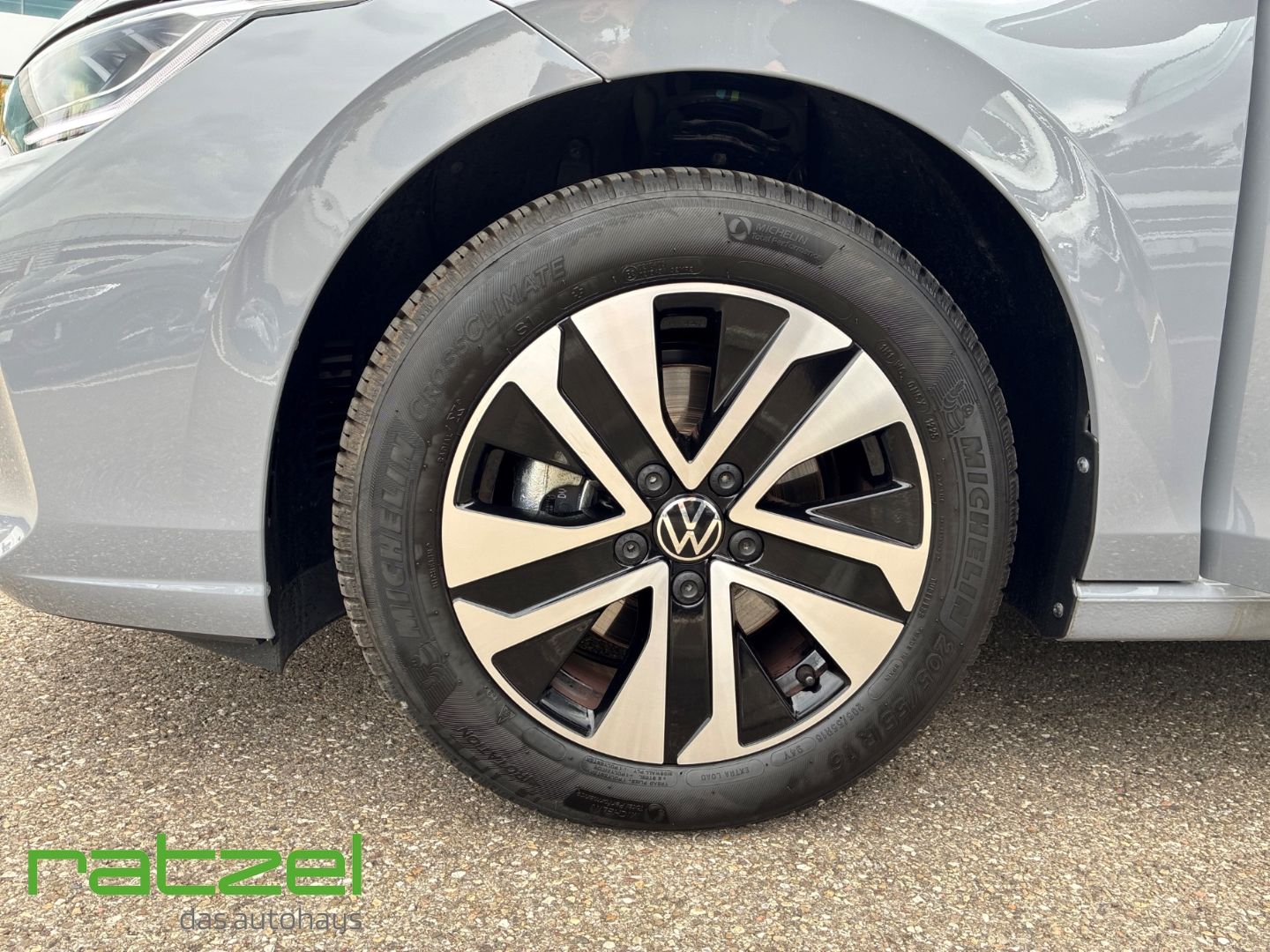 Fahrzeugabbildung Volkswagen Golf Energy Life 1,5 l eTSI DSG AHK Navi Kamera