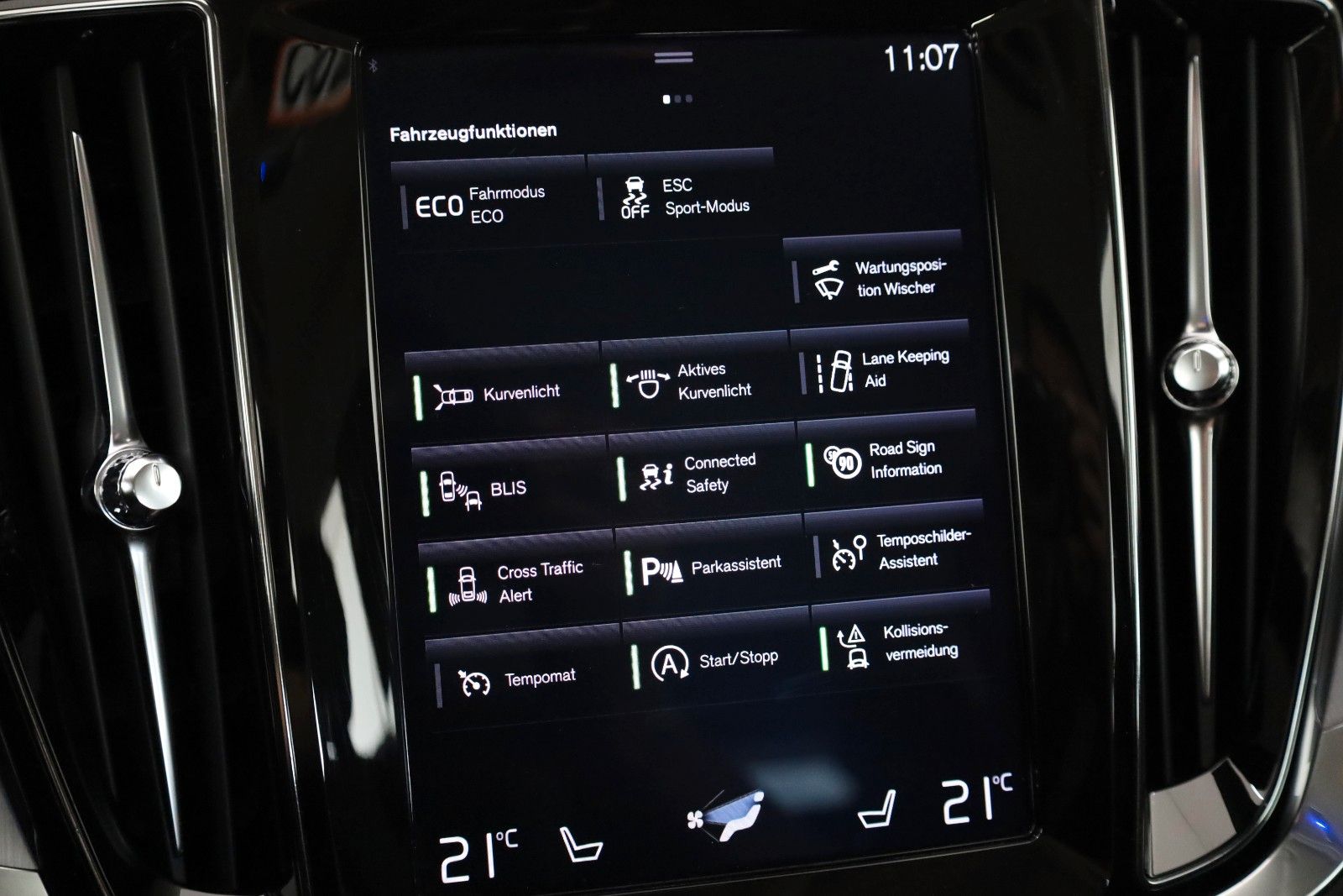 Fahrzeugabbildung Volvo V60 Momentum, T.Leder,Navi,LED,SH,PDC,AHK