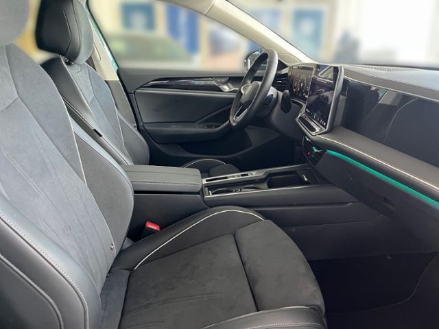 Fahrzeugabbildung Volkswagen Passat Variant 1.5 eTSI DSG BUSINESS NAV AHK KAM