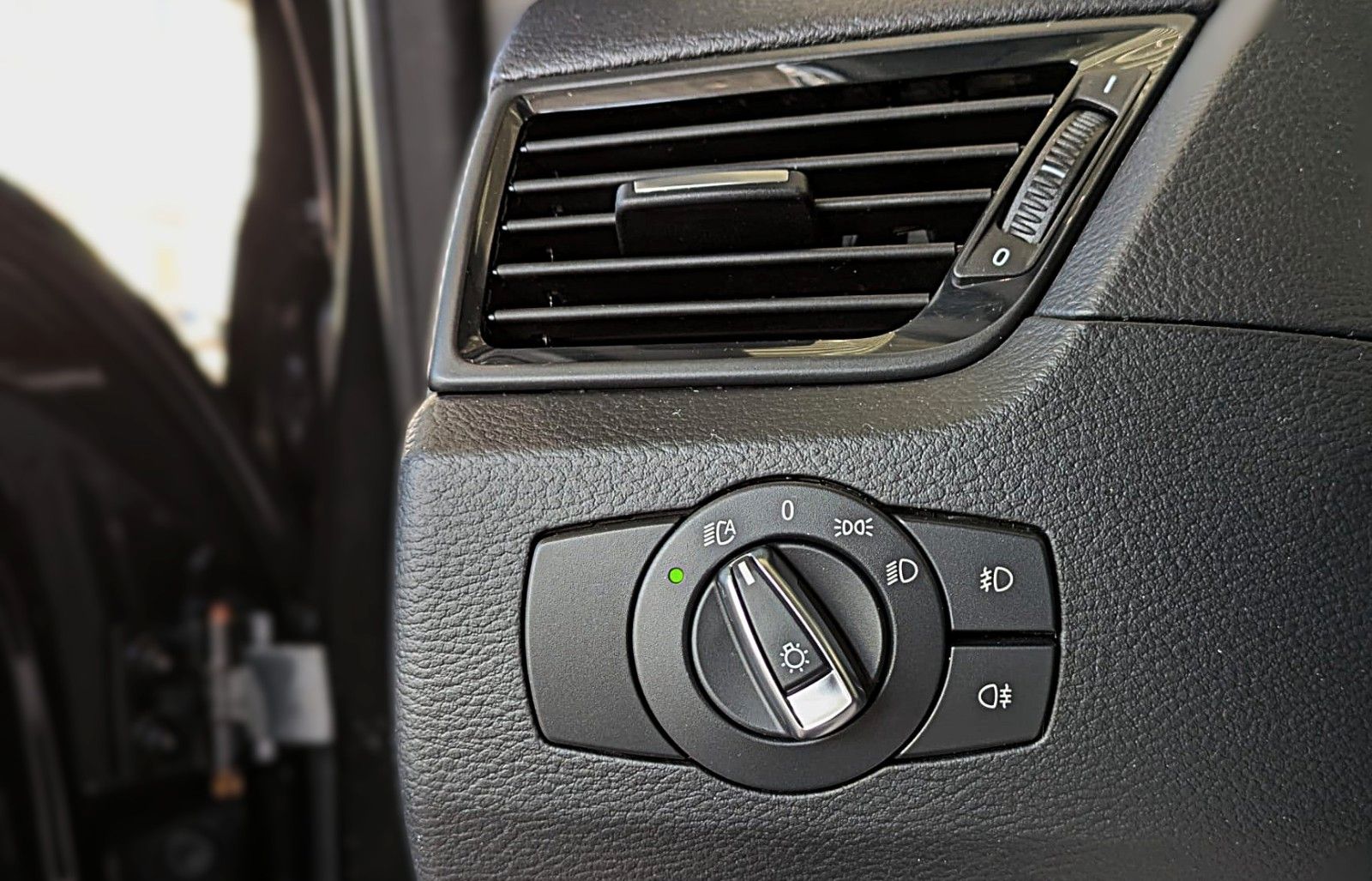 Fahrzeugabbildung BMW X1 25 d xDrive SPORT NAVI XENON H/K SOUND AHK