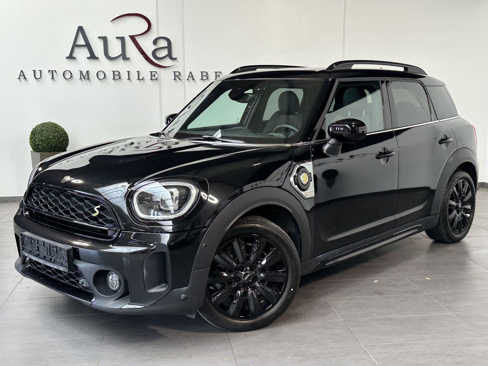 Fahrzeugabbildung MINI Cooper SE Countryman All4 Black NAV+LED+KAM+PANO