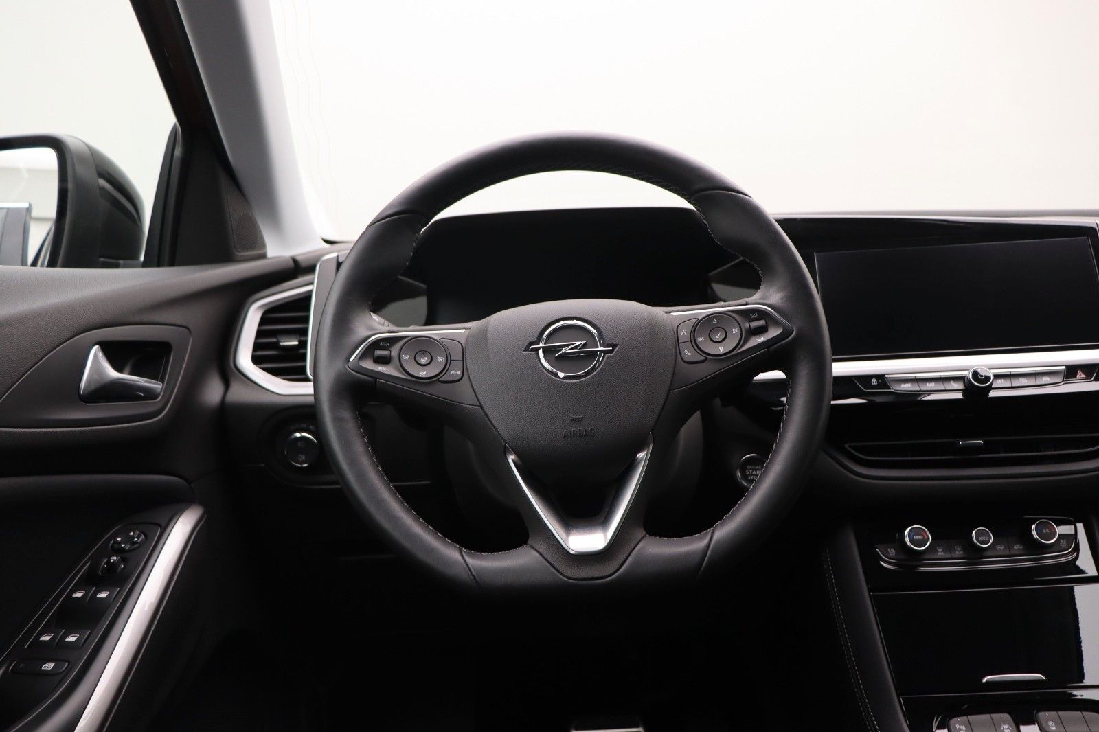 Fahrzeugabbildung Opel Grandland 1.2 Elegance NAVI LED MEMORY