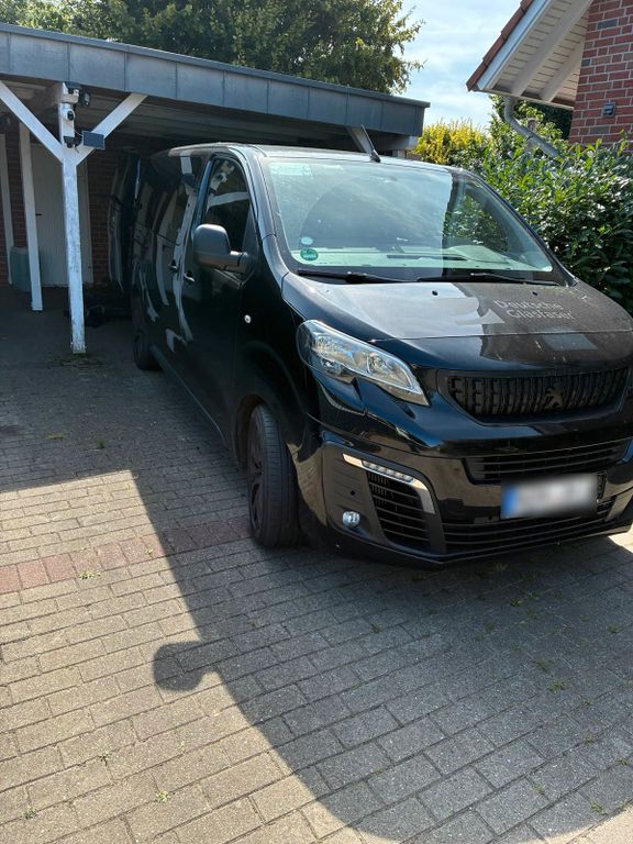 Image of Peugeot e-Traveller
