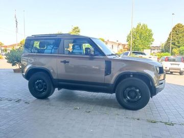 Land-Rover Defender - 4