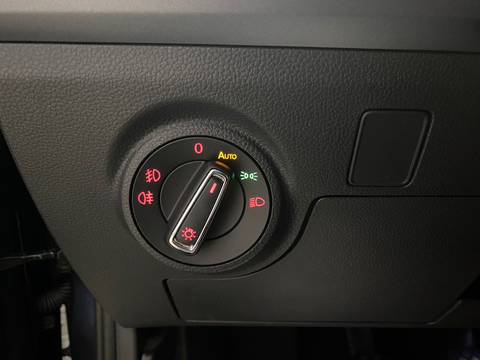 Fahrzeugabbildung SEAT Arona 1.0 TSI Style+EINPARKHILFE+TEMPOMAT+17"ALU