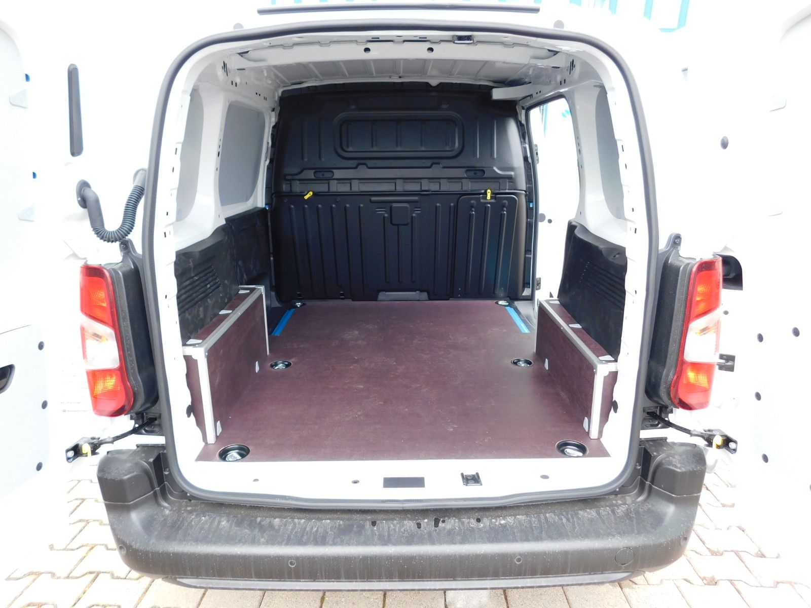 Fahrzeugabbildung Fiat Doblò Kastenwagen M 1.5 Diesel 75 kW