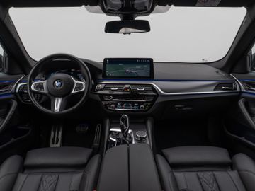 Fahrzeugabbildung BMW 520d xD M Sport Kamera DAB HiFi 4xKlima ACC Komf