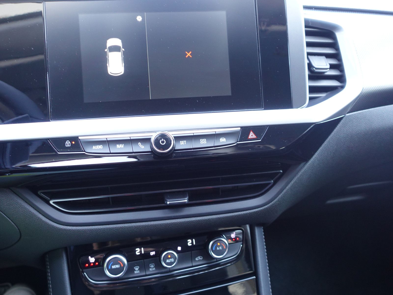 Fahrzeugabbildung Opel Grandland Enjoy 1.2T,Sitzhzg,LED,Parkpilot,Allw.