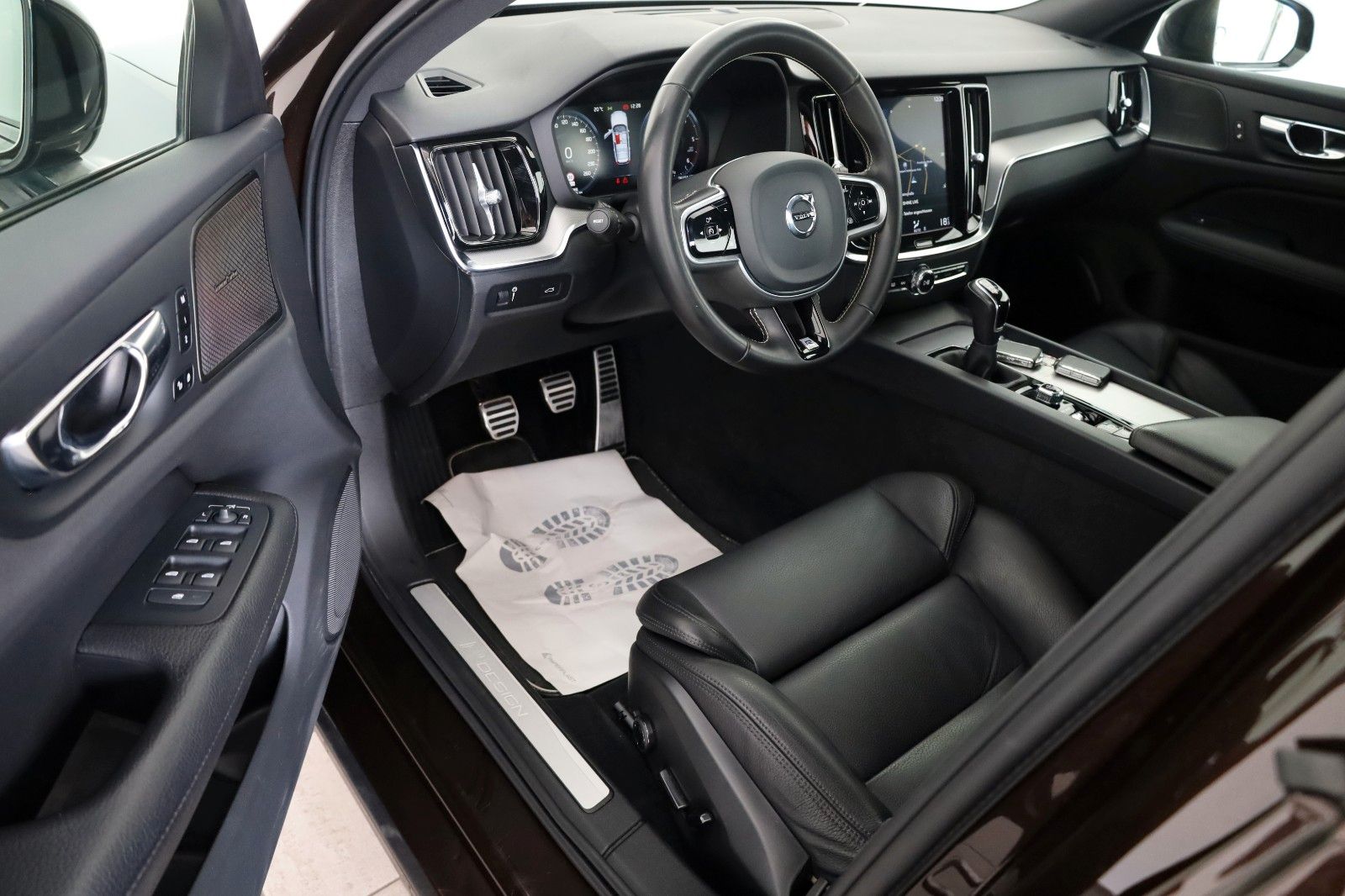 Fahrzeugabbildung Volvo V60 R Design Leder,Navi,LED,Harman/K,Kamera