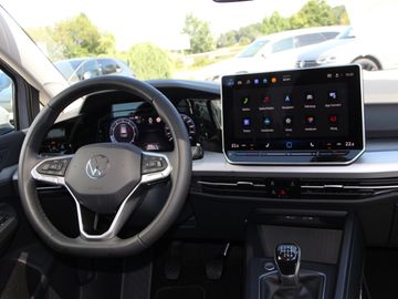 Volkswagen Golf VIII TSI Life Panoramad.