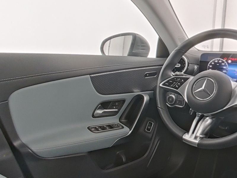 Fahrzeugabbildung Mercedes-Benz CLA 180 SB Progressive*LED*Kamera*Easy-Pack*MBUX