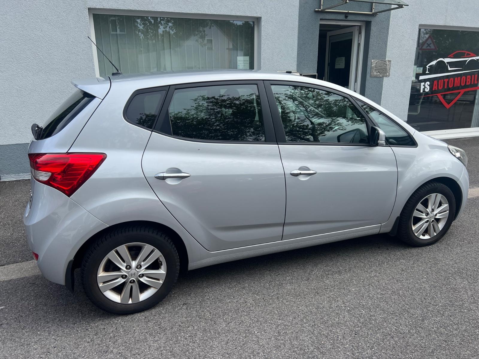 Hyundai ix20 2011 — photo 7