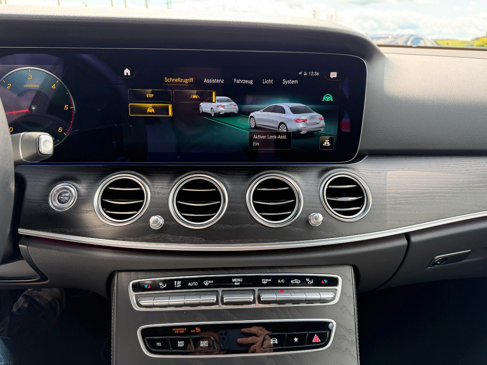 Fahrzeugabbildung Mercedes-Benz E 220 d Avantgarde Night+Burm+Pano+Memory+ILS