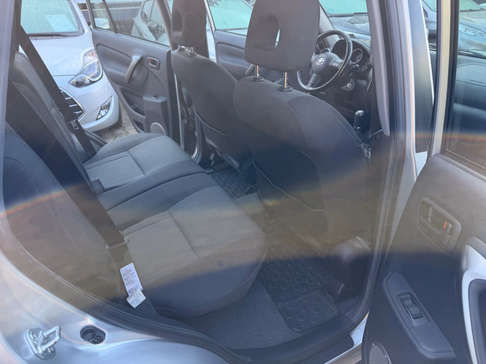 TOYOTA RAV4 - 2.0 D-4D  4X4 - 116 CV - BVM - VOLANT CUIR