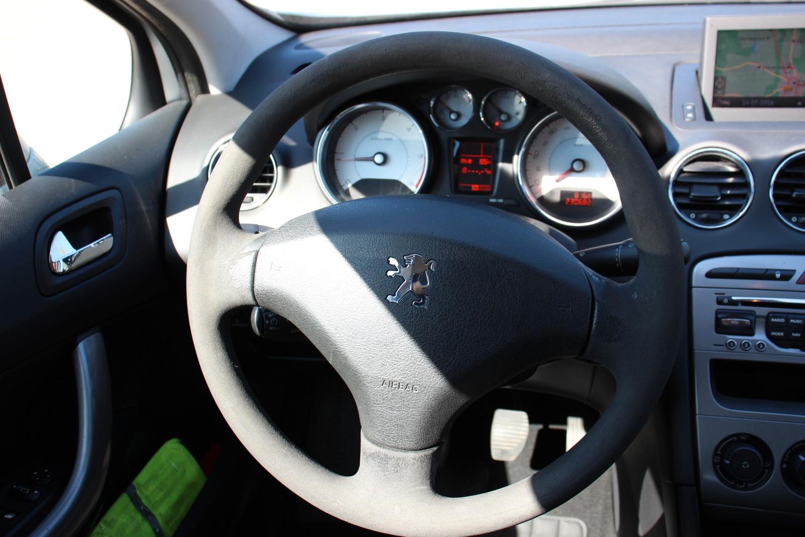 Peugeot 308 2010 — photo 8