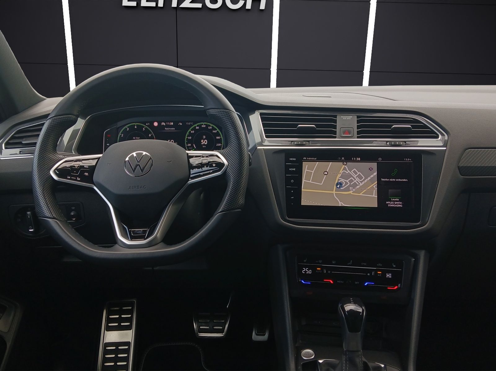 Fahrzeugabbildung Volkswagen Tiguan Allspace TSI R-Line DSG 4M Matrix AHK Nav