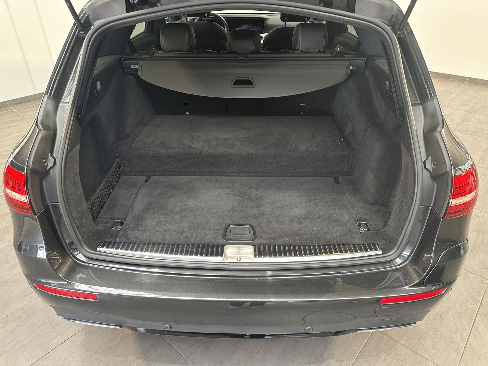 Fahrzeugabbildung Mercedes-Benz E 300de T 4Matic AMG-Line NAV+LED+360°+BURMESTER