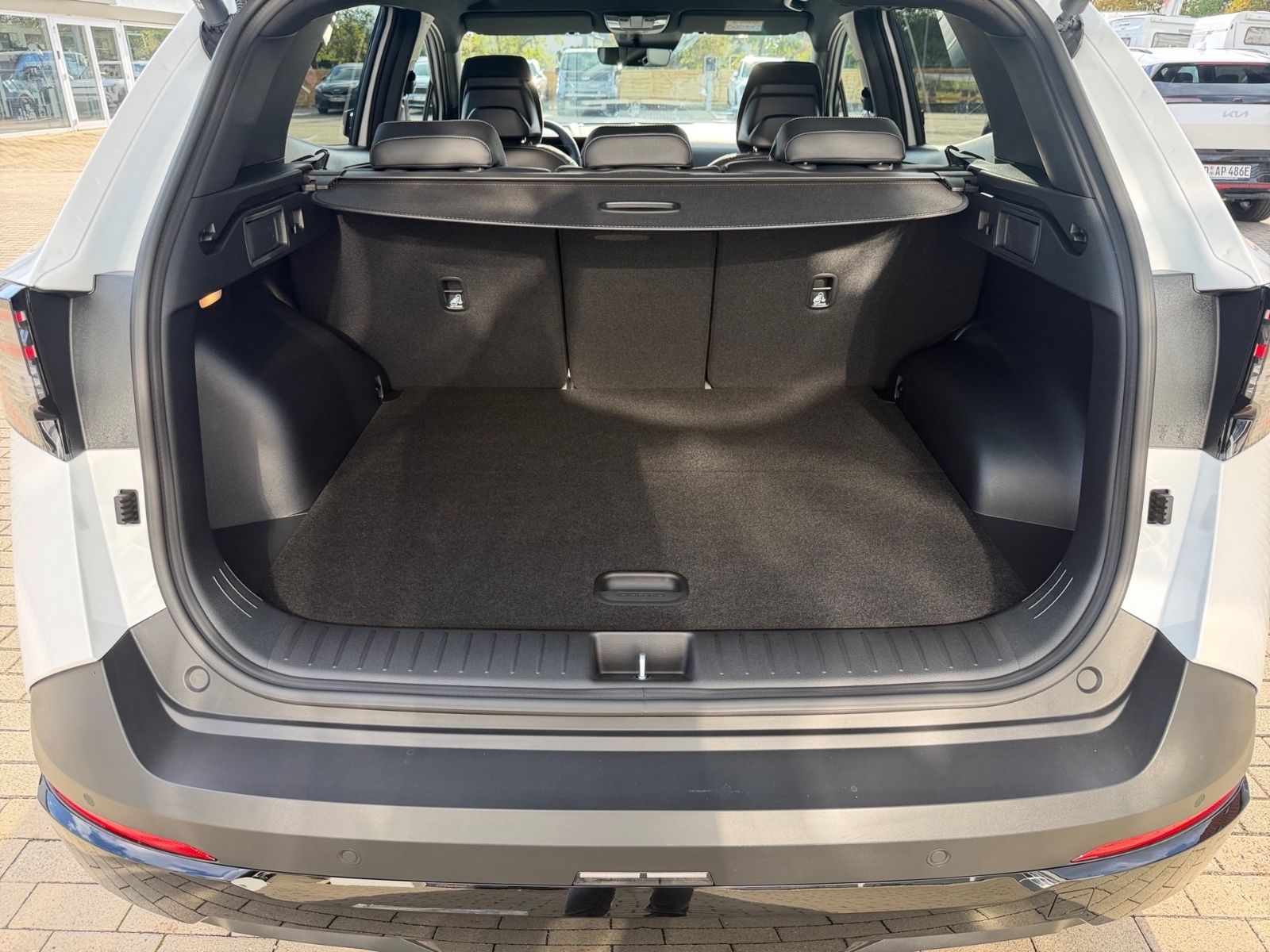 Fahrzeugabbildung Kia SPORTAGE 1.6T 2WD DCT BLACK ED SD DRIVE