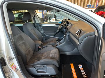Volkswagen Golf VI*TEMPO*NAVI*PDC*ALCANTARA*1-HAND*