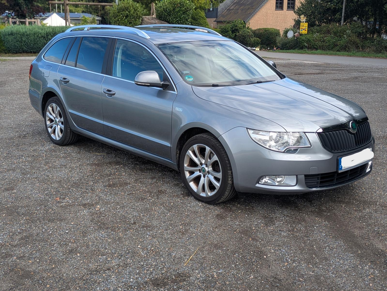 Skoda Superb 2011 — interior