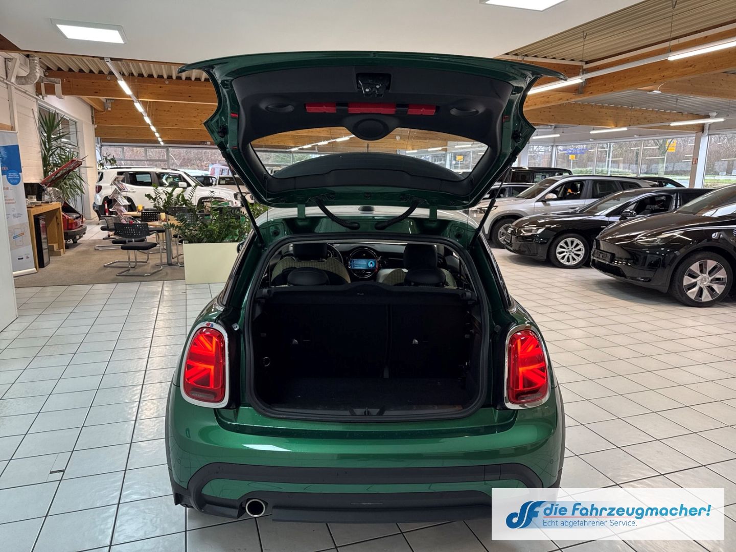 Fahrzeugabbildung MINI Cooper Classic Trim HUD Digitales Cockpit LED Ku