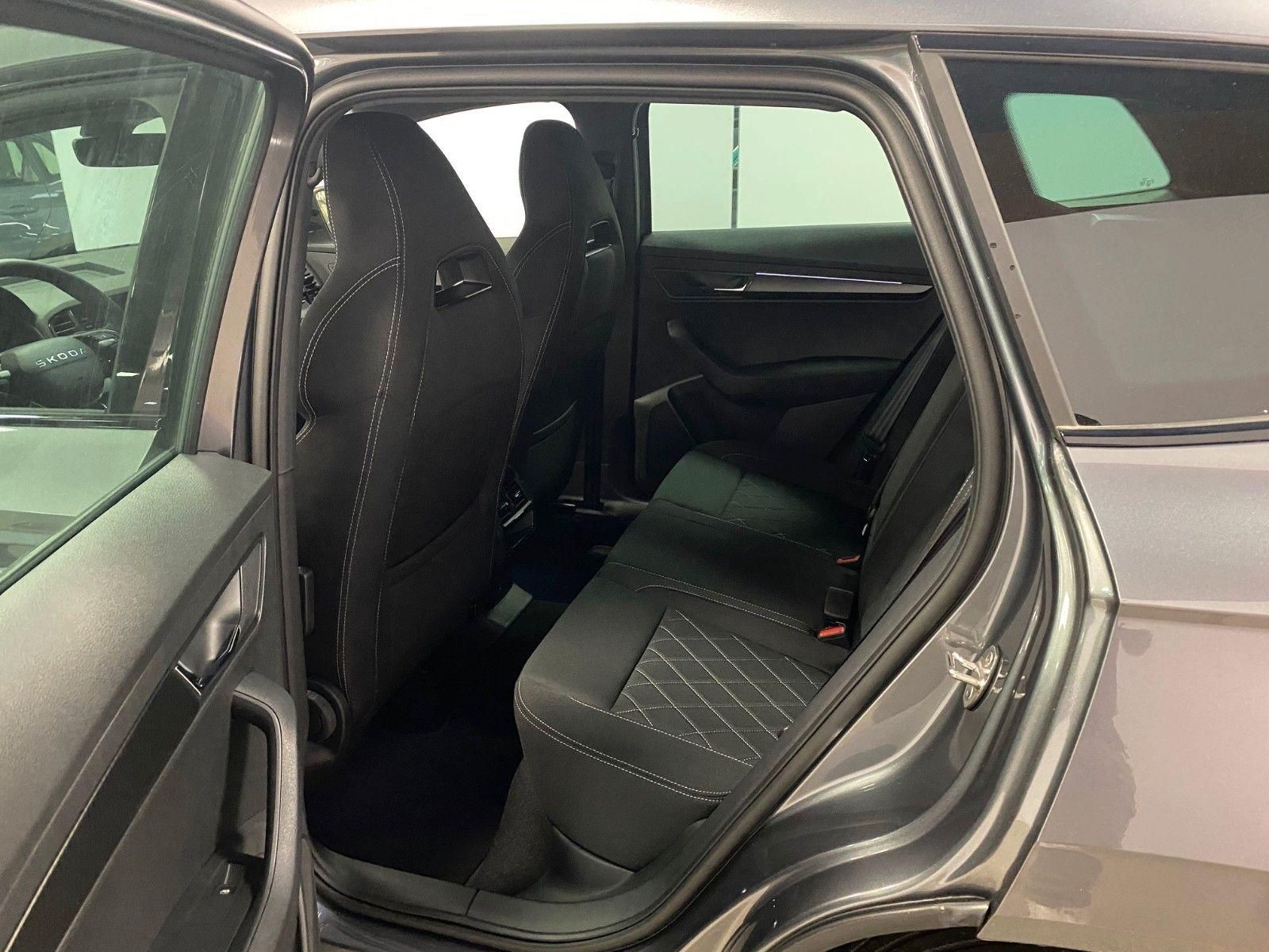 Fahrzeugabbildung SKODA Karoq 1.5 TSI DSG Sportline+MATRIX+2030 GARANTIE