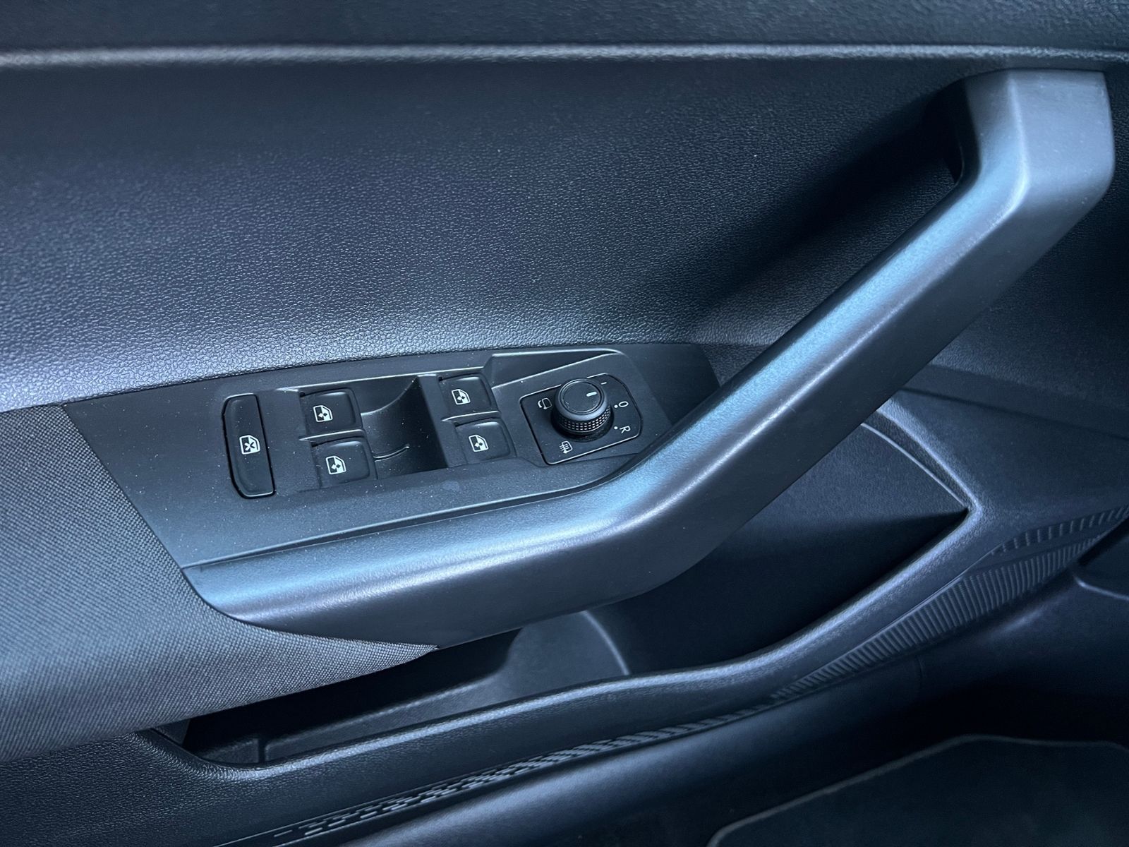 Fahrzeugabbildung Volkswagen Polo 1.0 TSI Life *AppConnect, Sitzheizung, ACC*