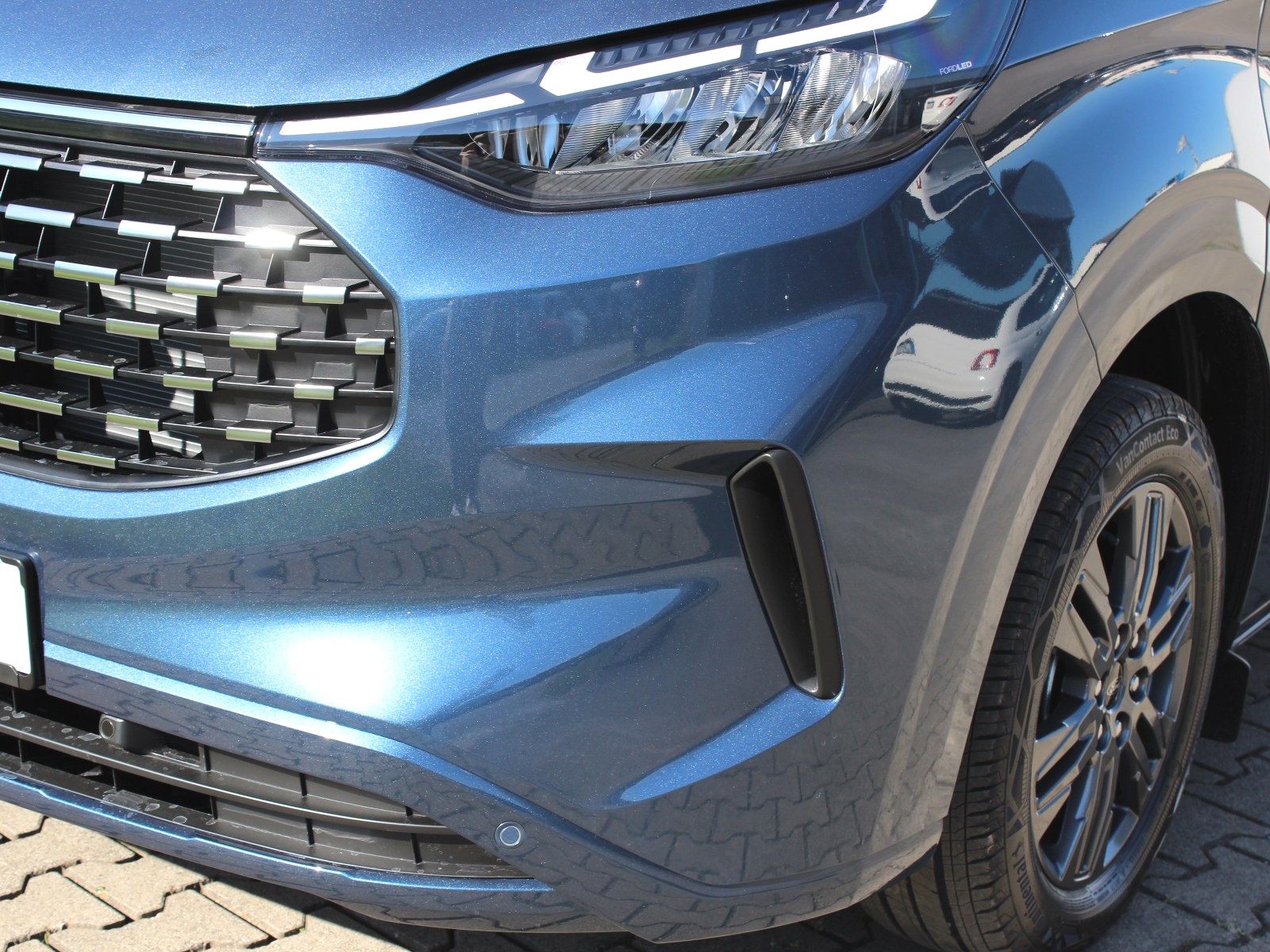 Fahrzeugabbildung Ford Tourneo Custom 320 L1 Tourneo Titanium FWD
