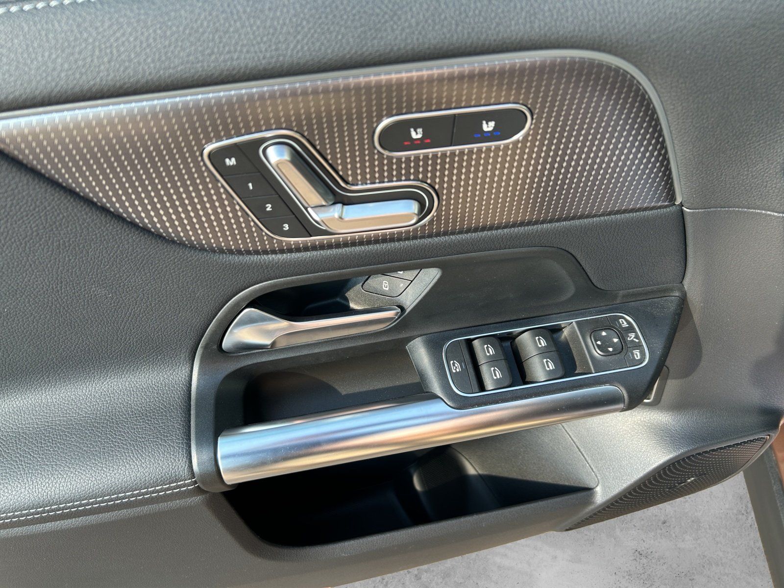 Fahrzeugabbildung Mercedes-Benz EQA250 AMG Advanc+ AHK Pano Memo KeyGo Sitzklima