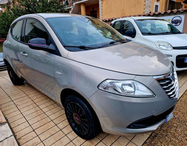 Lancia Ypsilon 0.9 TwinAir 85 CV 5 porte Metano 