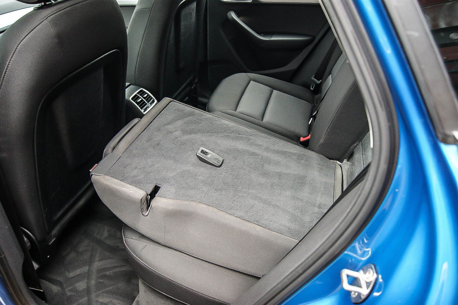 Fahrzeugabbildung Audi Q3 14 TFSI S-LINE PANORAMA LED KAMERA MMI 1.HAND