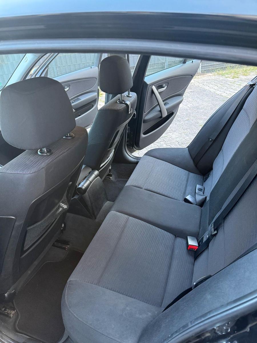 BMW 118 2009 — photo 9