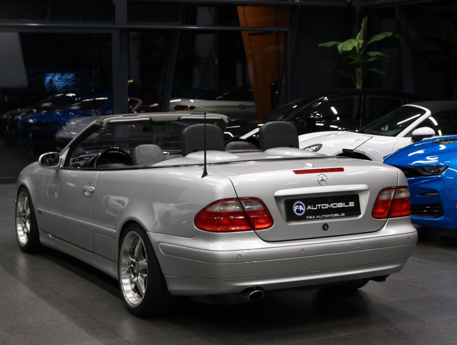 Fahrzeugabbildung Mercedes-Benz CLK 200 KOMPR. Evolution AVANTGARDE Cabrio