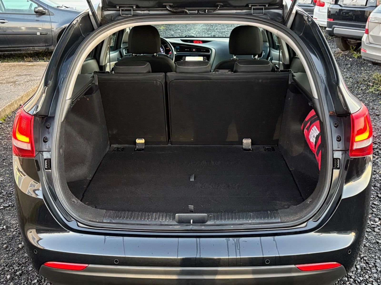 Fahrzeugabbildung Kia cee'd Sportswagon 1.4 Navi Kamera SHZ Tempomat