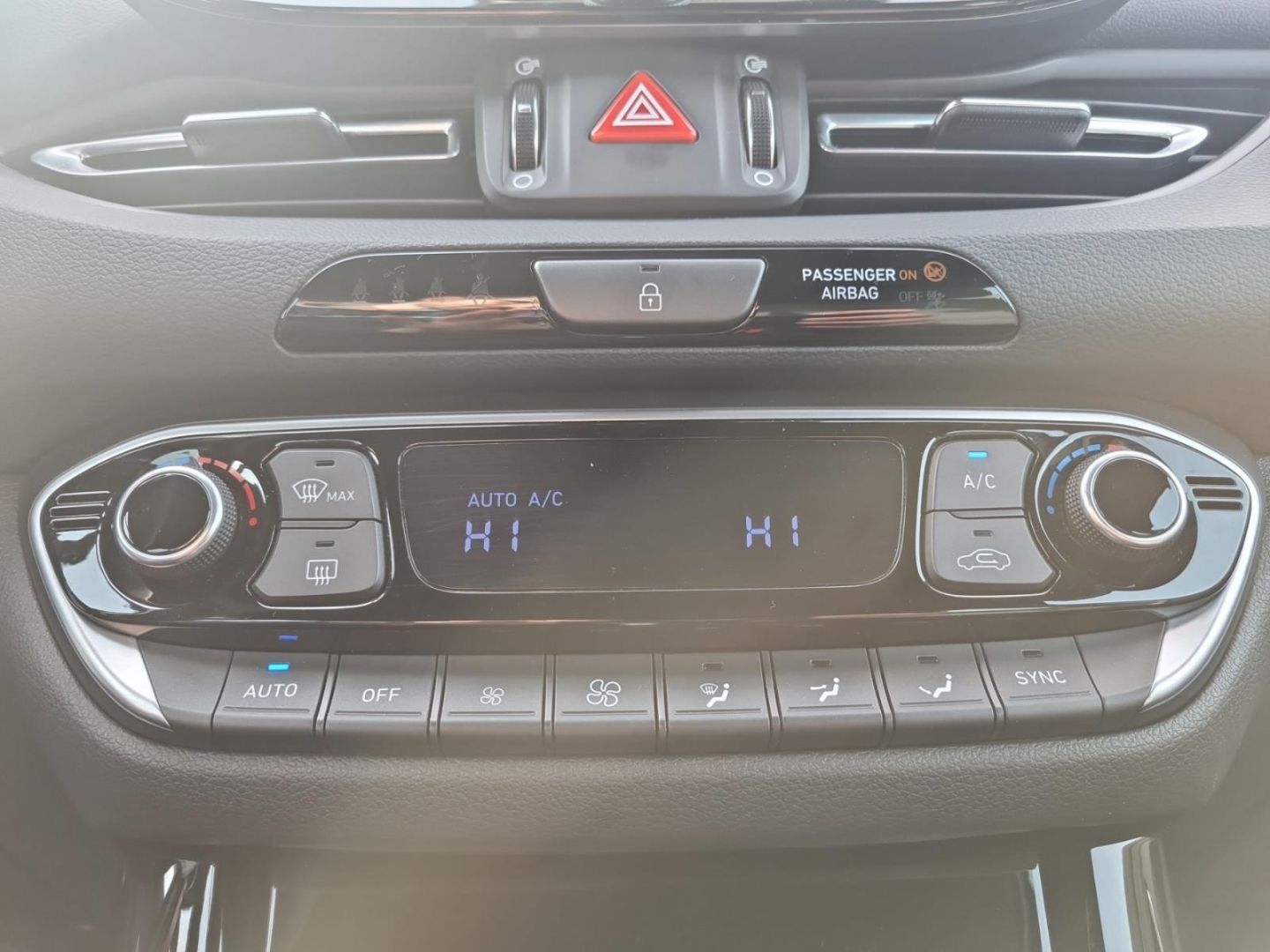 Fahrzeugabbildung Hyundai i30 ADVANTAGE 1.0 T-GDI KLIMA+PDC+KAMERA+SHZ+ACA