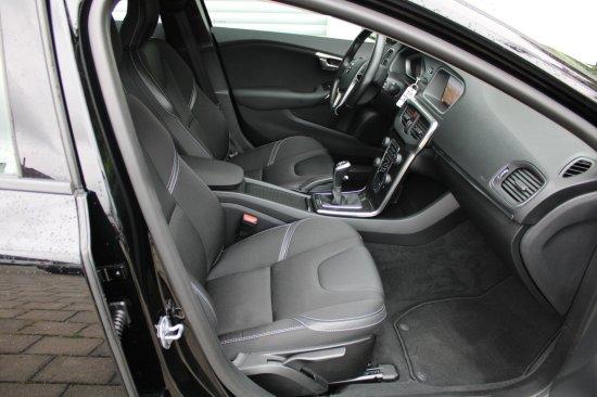 Volvo V40 T2 Momentum  LED Navigation Klimaautomatik P