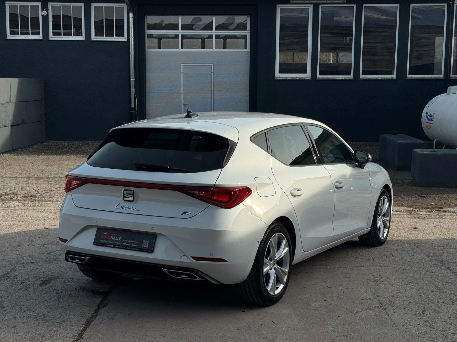 Fahrzeugabbildung SEAT Leon 1.5 TSI FR ACC LED VC SHZ LHZ Kam Ambiente