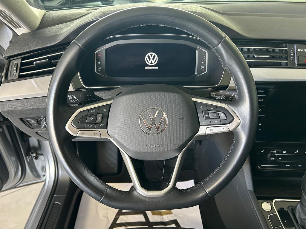 Volkswagen Passat Variant BUSINESS PANO*HUD*CAM*AHK*IQ.LIGH