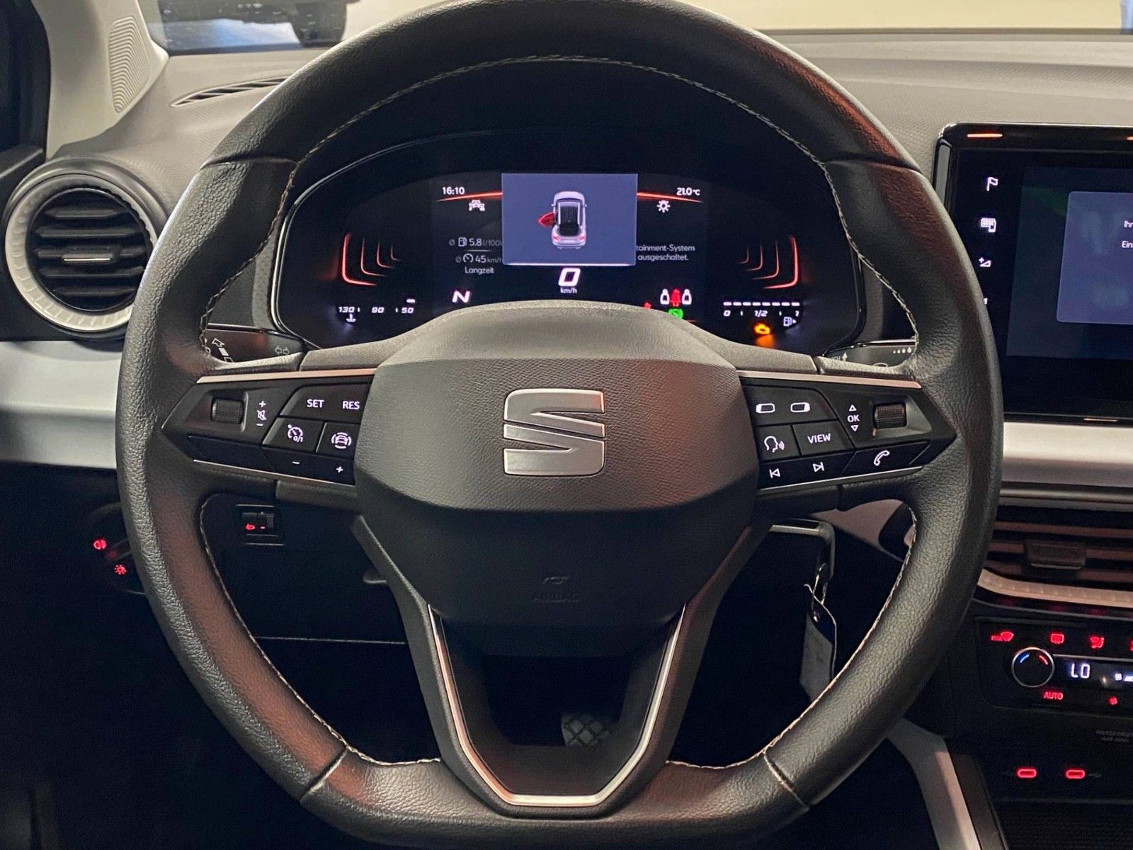 Fahrzeugabbildung SEAT Arona 1.0 TSI STYLE DSG+NAVI+LED+APP+SITZHEIZUNG