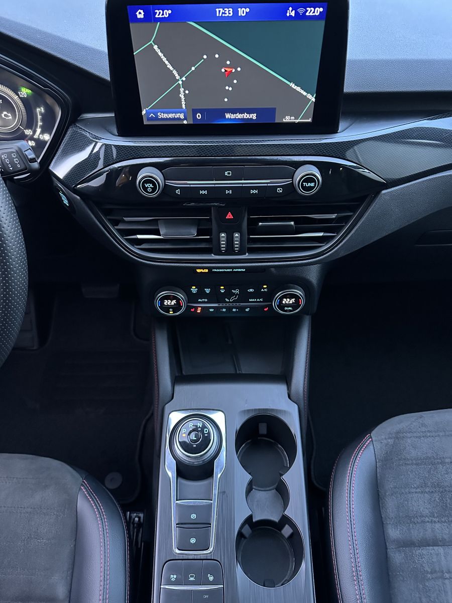 Fahrzeugabbildung Ford Kuga Plug-In Hybrid ST-Line X NAV+LED+AHK+PANO